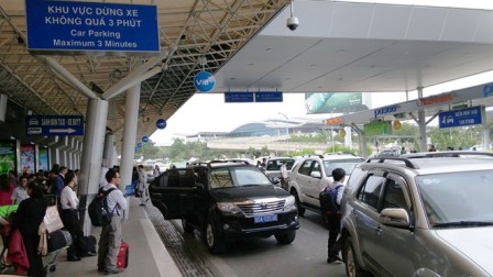 Ngày đầu cấm xe tải quanh sân bay Tân Sơn Nhất